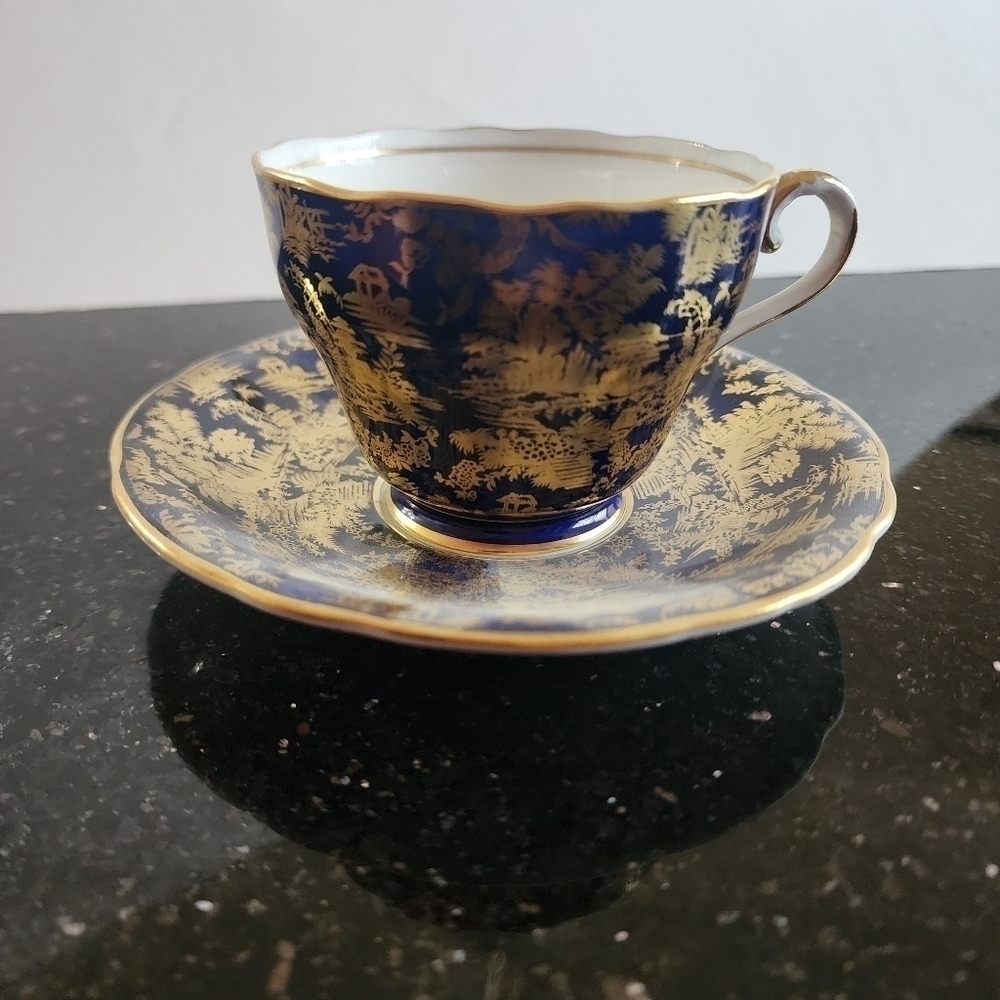 Vintage Aynsley Cobalt Blue and Gold Teacup and Saucer, England - Picture 2 of 13